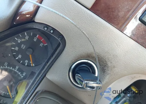 1999 Mercedes-Benz E 320 z USA, uszkodzony, nr VIN WDBJF65H9XA757356